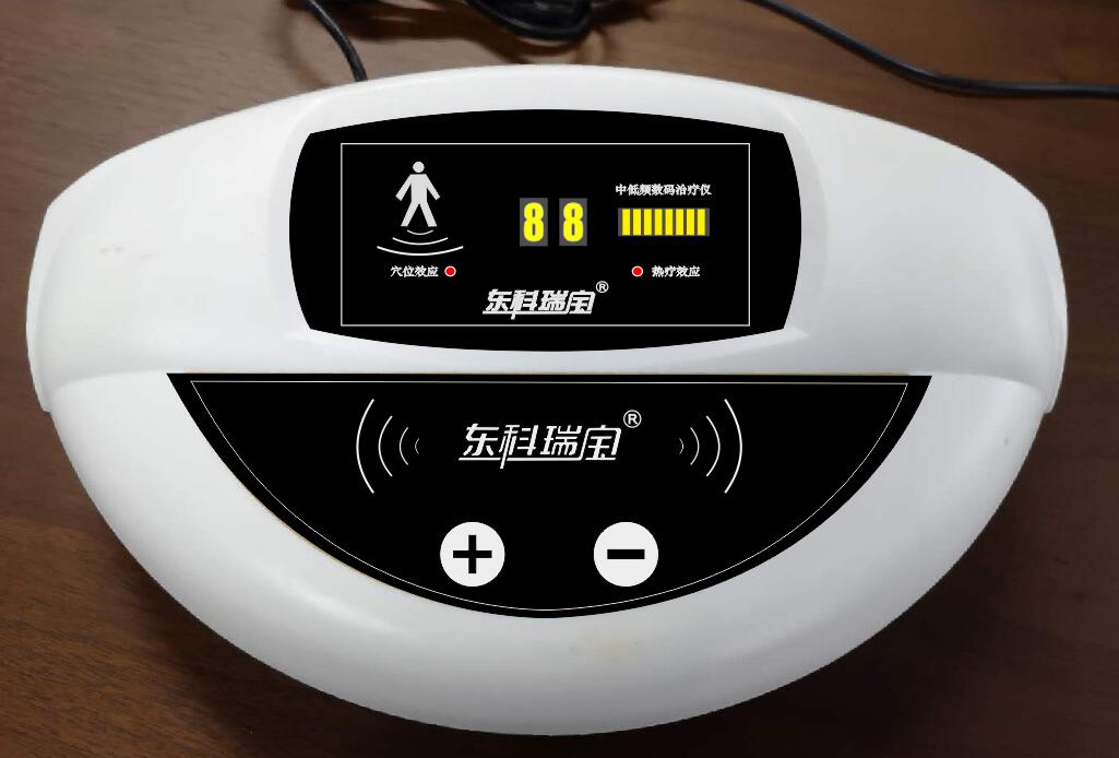 東科瑞寶牌前列腺治療儀（前列腺炎專用中低頻數(shù)碼治療儀），為國家二類醫(yī)療器械治療型產(chǎn)品，由治療儀主機和導(dǎo)電理療電極片等配件耗材組成。 采用多級性中低頻復(fù)合脈沖電流，根據(jù)前列腺疾病治療的特性，由專門設(shè)計的電腦程序控制中頻脈沖電流3000Hz-至低頻脈沖電流370Hz之間不斷變頻轉(zhuǎn)換，利用專用理療電極片等配件耗材輸出，并通過特定穴位經(jīng)絡(luò)釋放，起到輔助治療前列腺炎等疾病的作用。 該儀器使用220v交流電源，具有耐壓4000伏和上電無輸出自鎖的安防功能，可適用于家庭、中小醫(yī)療機構(gòu)、鄉(xiāng)鎮(zhèn)醫(yī)院、社區(qū)診所理療科室等。